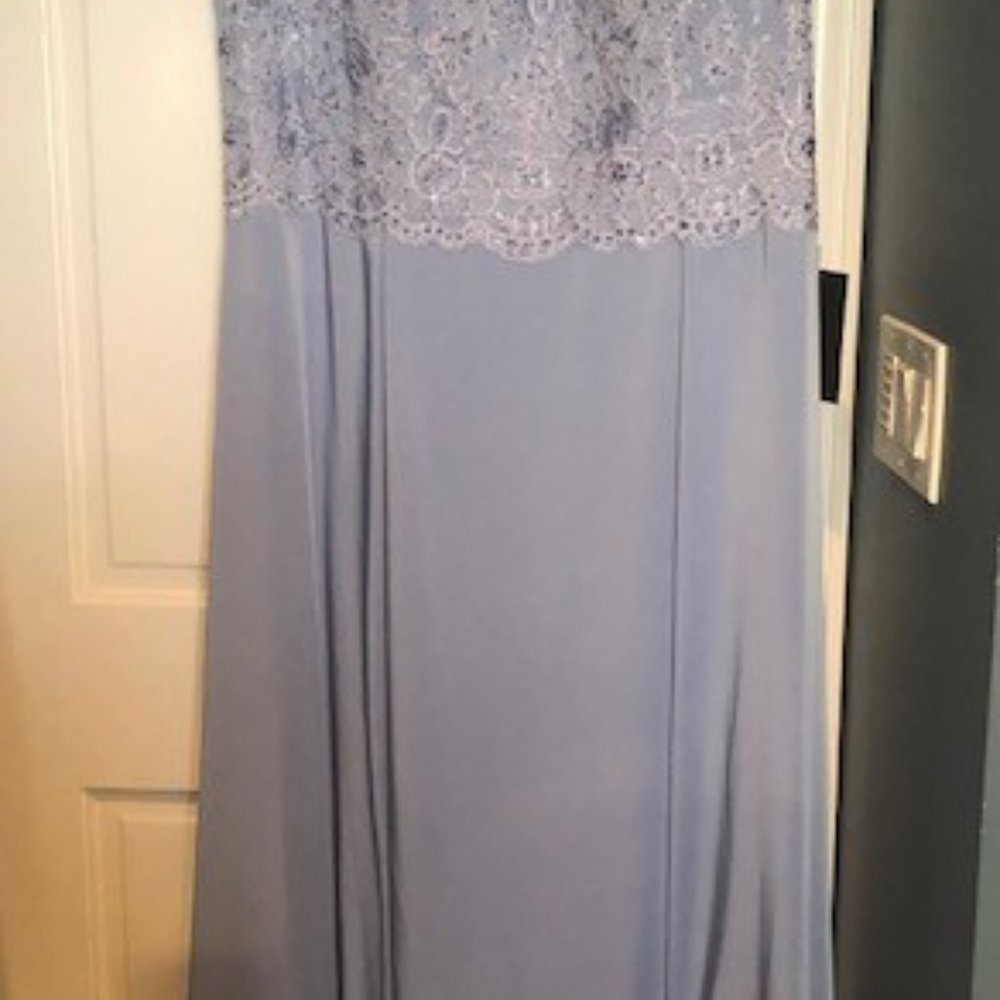 NEVER WORN WITH TAGS ON!  Beautiful Crepe Mother of Bride Dress
